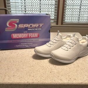 S Sport by Skechers. Memory Foam Absorbs Impact. Size 11. White.